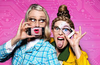 Hutzenlaub & Stäubli: Sister App - Karten © Altes Kino Rankweil Hutzenlaub & Stäubli: Sister App - Karten © Altes Kino Rankweil